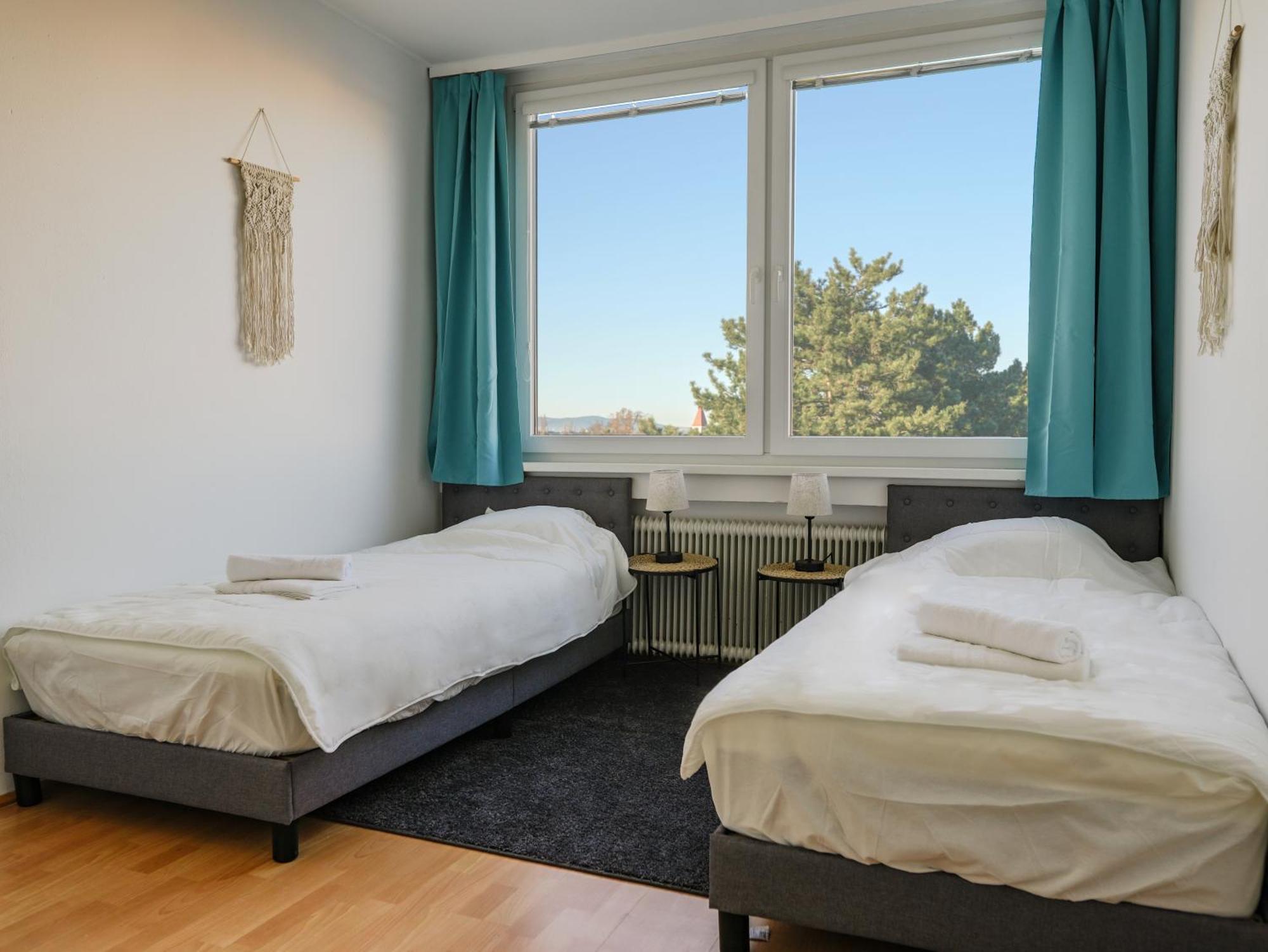 Spacious Apartments With View & Free Parking Βίνερ Νόιστατ Εξωτερικό φωτογραφία