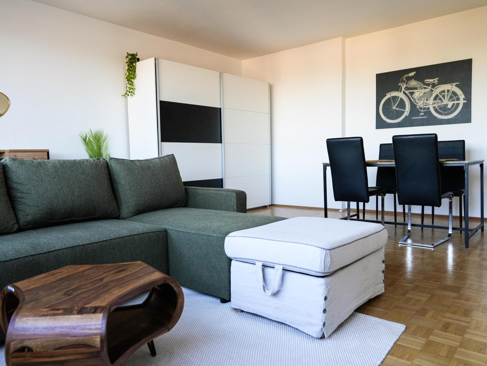Spacious Apartments With View & Free Parking Βίνερ Νόιστατ Εξωτερικό φωτογραφία